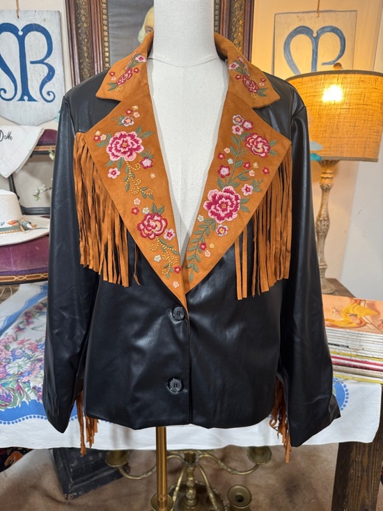 Savanna Jane Jackets & Blazers - NWT Savanna Jane Black Leather Jacket with Tan Embroidered Fringe Collar